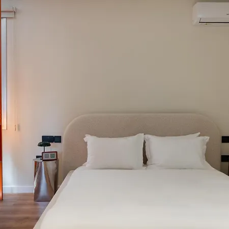 Modern W/ Parking Near Old Apartment